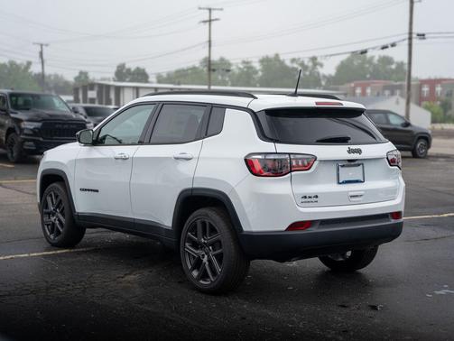 Bright White Clearcoat 2026 Jeep Compass Sport