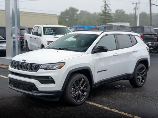 Bright White Clearcoat 2026 Jeep Compass Latitude