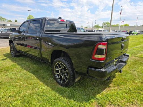 Diamond Black Crystal Pearlcoat 2019 RAM 1500 Rebel