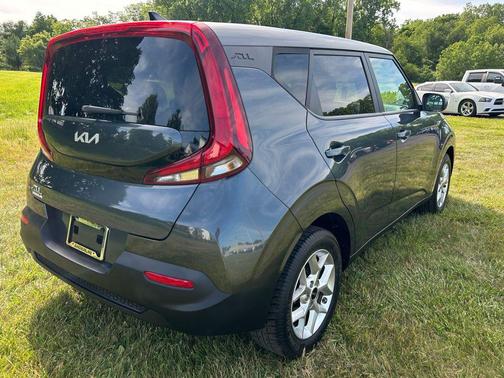 Gravity Gray 2022 Kia Soul LX