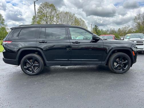 Diamond Black Crystal Pearlcoat 2022 Jeep Grand Cherokee L Altitude