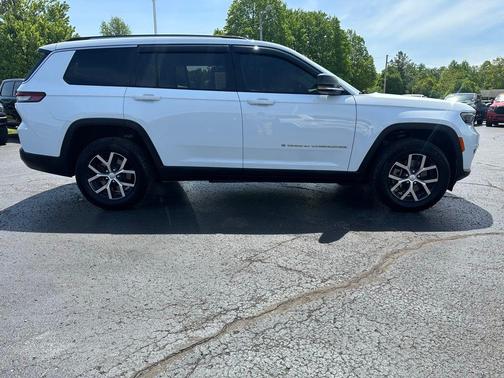 Bright White Clearcoat 2023 Jeep Grand Cherokee L Limited