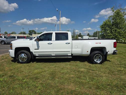 White 2018 Chevrolet Silverado 3500 High Country