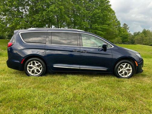 Jazz Blue Pearlcoat 2019 Chrysler Pacifica Touring L