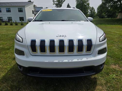 Bright White Clearcoat 2017 Jeep Cherokee Latitude