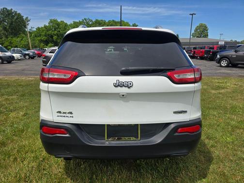 Bright White Clearcoat 2017 Jeep Cherokee Latitude