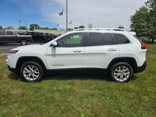 Bright White Clearcoat 2017 Jeep Cherokee Latitude