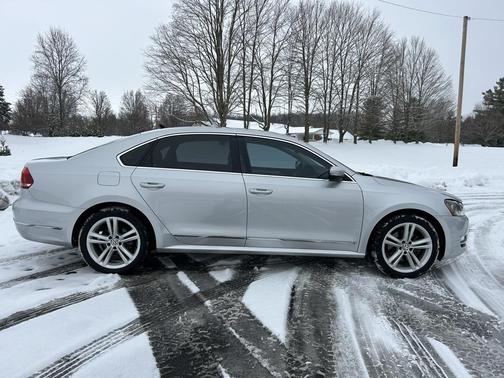 2013 Volkswagen Passat 2.0 TDI SE w/ Sunroof
