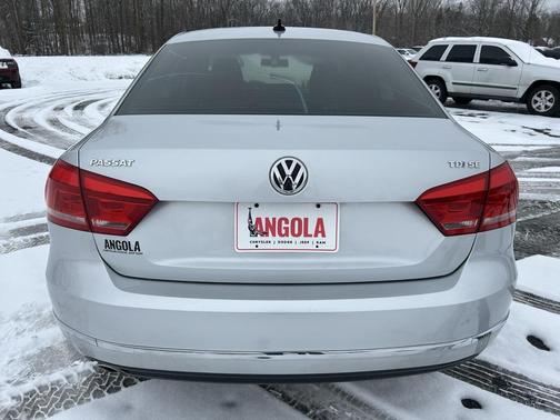 2013 Volkswagen Passat 2.0 TDI SE w/ Sunroof