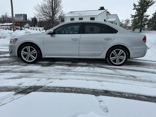 2013 Volkswagen Passat 2.0 TDI SE w/ Sunroof