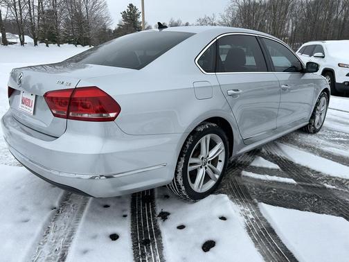 2013 Volkswagen Passat 2.0 TDI SE w/ Sunroof