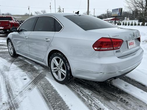 2013 Volkswagen Passat 2.0 TDI SE w/ Sunroof