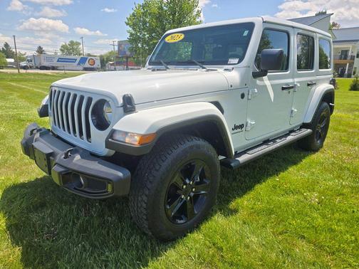 Bright White Clearcoat 2023 Jeep Wrangler 4-Door Sahara Altitude