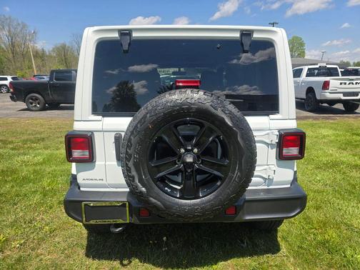 Bright White Clearcoat 2023 Jeep Wrangler 4-Door Sahara Altitude