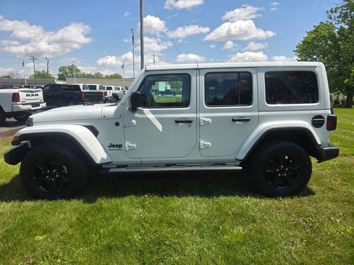 Bright White Clearcoat 2023 Jeep Wrangler 4-Door Sahara Altitude