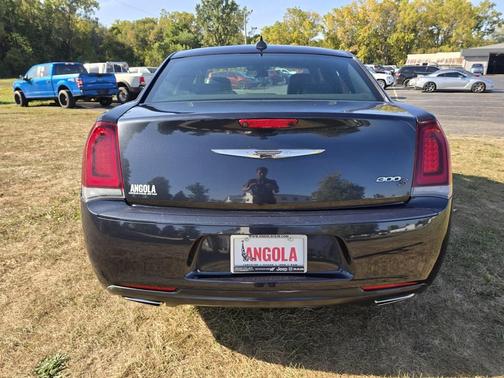 2019 Chrysler 300 S