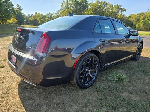 2019 Chrysler 300 S