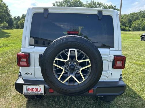 2024 Jeep Wrangler 4-Door Sahara 4x4