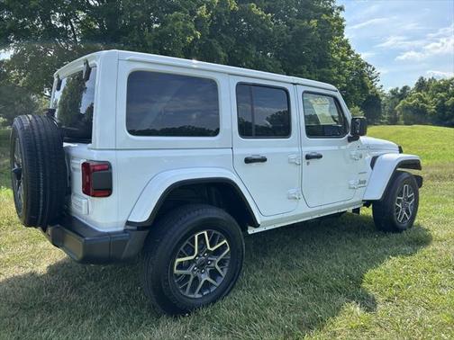 2024 Jeep Wrangler 4-Door Sahara 4x4