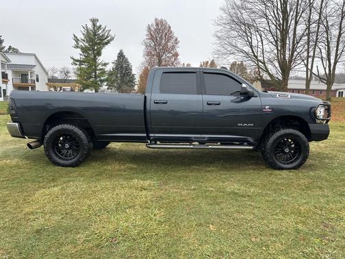2022 RAM 3500 Big Horn Crew Cab 4x4 8' Box