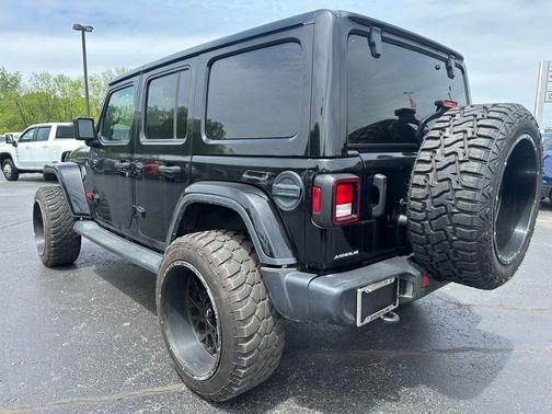 Black Clearcoat 2021 Jeep Wrangler Unlimited Sahara