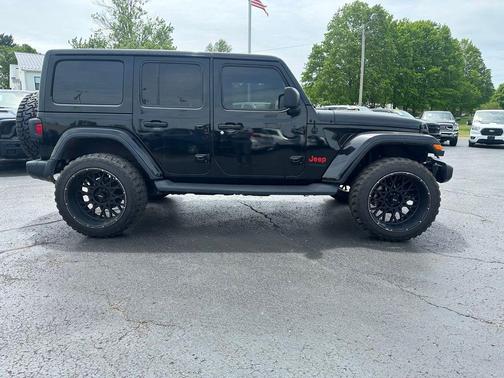 Black Clearcoat 2021 Jeep Wrangler Unlimited Sahara
