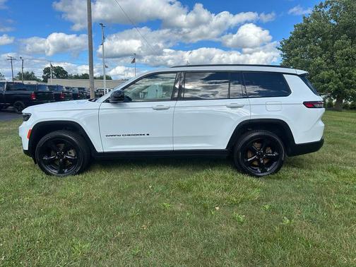 Bright White Clearcoat 2023 Jeep Grand Cherokee L Limited