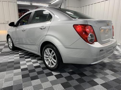 Photo 5 of 22 of 2012 Chevrolet Sonic 2LT