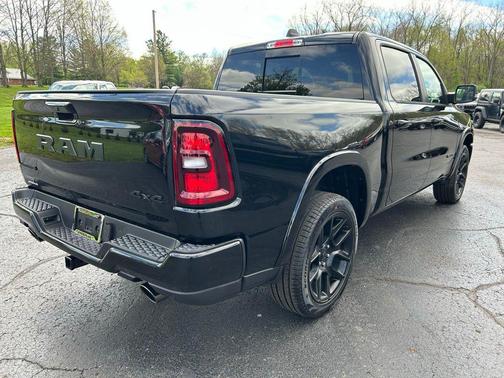 Diamond Black Crystal Pearlcoat 2026 RAM 1500 Laramie