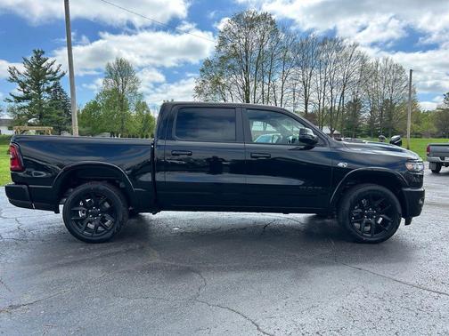 Diamond Black Crystal Pearlcoat 2026 RAM 1500 Laramie