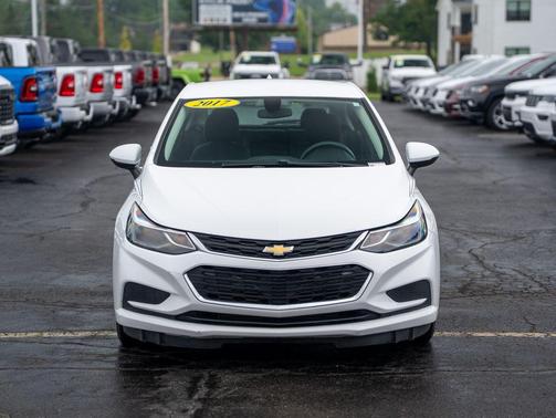 Summit White 2017 Chevrolet Cruze LT