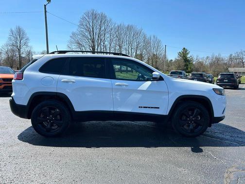 Bright White Clearcoat 2021 Jeep Cherokee Altitude
