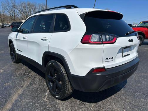 Bright White Clearcoat 2021 Jeep Cherokee Altitude