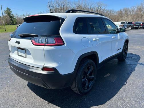 Bright White Clearcoat 2021 Jeep Cherokee Altitude