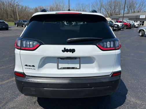 Bright White Clearcoat 2021 Jeep Cherokee Altitude