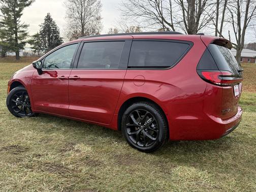 2026 Chrysler Pacifica L