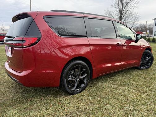 2026 Chrysler Pacifica L