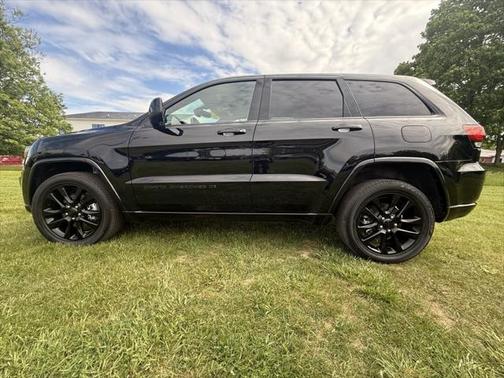 2022 Jeep Grand Cherokee Laredo
