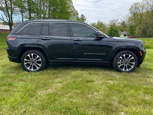Midnight Sky 2023 Jeep Grand Cherokee Overland