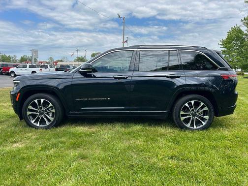 Midnight Sky 2023 Jeep Grand Cherokee Overland
