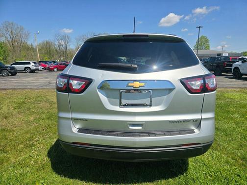 Silver Ice Metallic 2015 Chevrolet Traverse LS