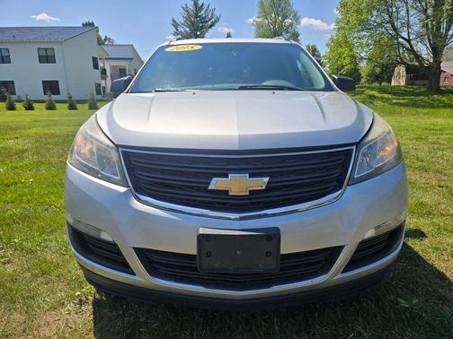 Silver Ice Metallic 2015 Chevrolet Traverse LS