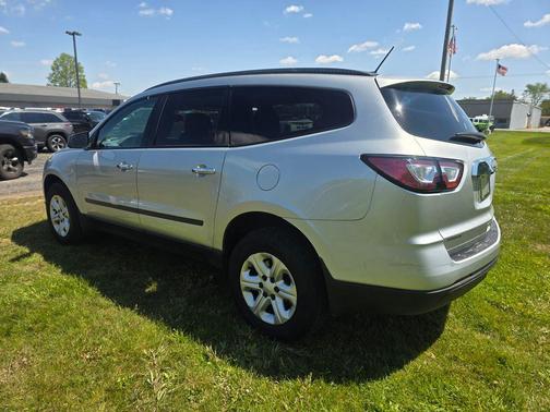 Silver Ice Metallic 2015 Chevrolet Traverse LS