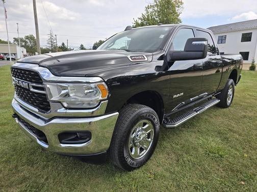 2024 RAM 2500 Big Horn Crew Cab 4x4 6'4' Box