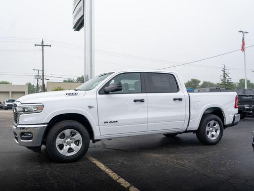 Bright White Clearcoat 2026 RAM 1500 Big Horn/Lone Star