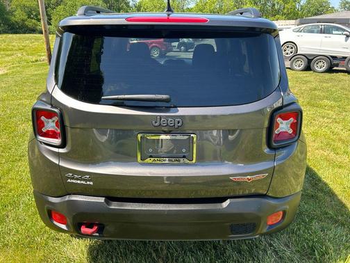 Granite Crystal Metallic Clearcoat 2017 Jeep Renegade Trailhawk