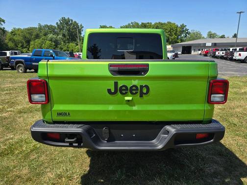 2025 Jeep Gladiator Sport S