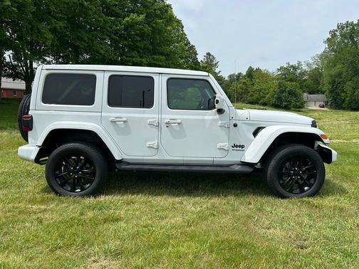 Bright White Clearcoat 2021 Jeep Wrangler Unlimited Sahara