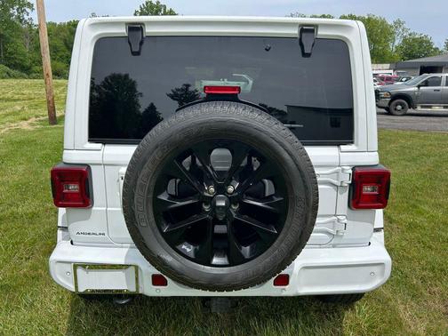 Bright White Clearcoat 2021 Jeep Wrangler Unlimited Sahara