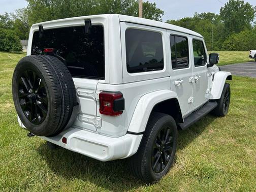 Bright White Clearcoat 2021 Jeep Wrangler Unlimited Sahara
